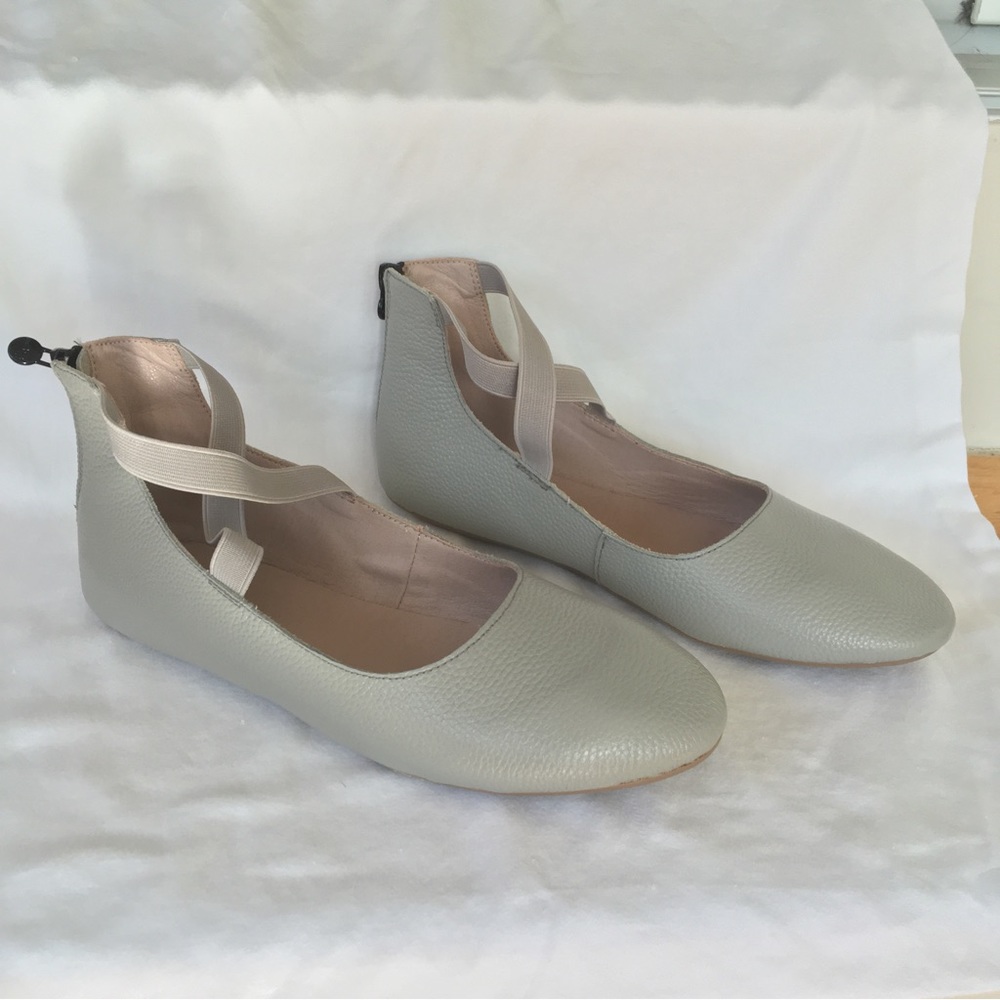 Monkey Feet Size 9 Light Grey Leather Flats Zipper Back Crossover Elastic New